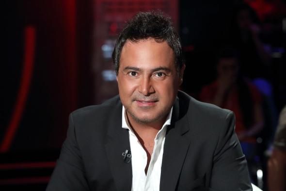 بالفيديو.. عاصي الحلاني يوجه رسالة من داخل الطائرة!