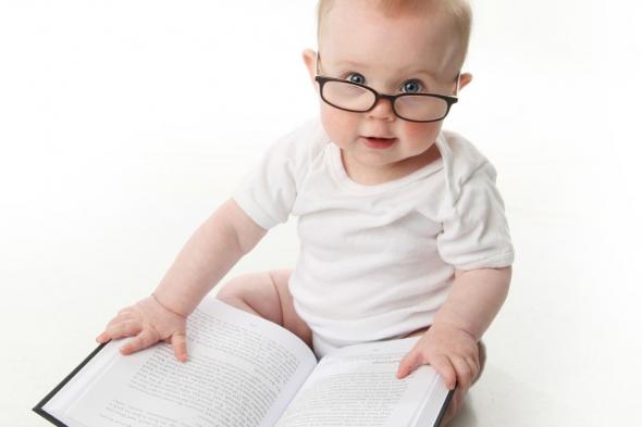 أسئلة وأجوبة.. كيف تعرف أن طفلك مصاب بضعف النظر؟