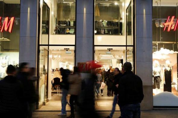بالصورة.. كلمة "الله" تجبر شركة "H&M" على سحب أحد منتجاتها!