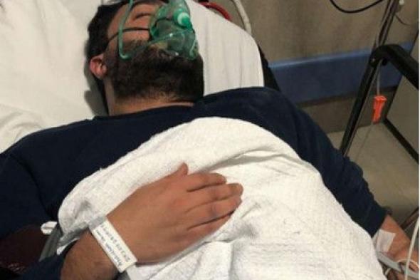 بالفيديو: مرضٌ غامض يصيب فناناً خليجياً.. شاهدوا ما حدث لذراعه