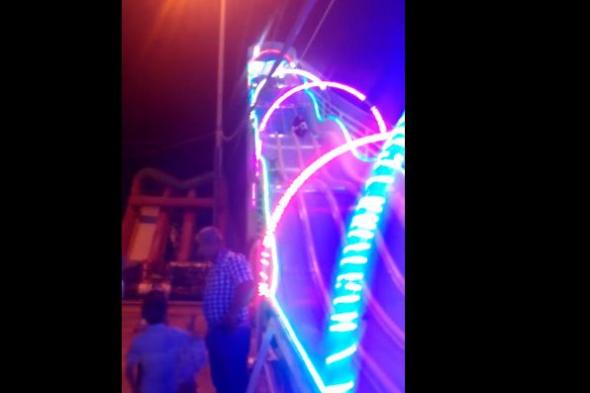 بالفيديو.. فتاة تهبط بسرعة من أعلى "زحلَيْطَة" عملاقة!