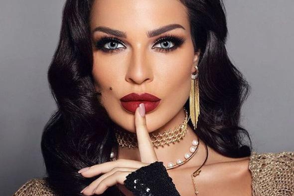 بالفيديو.. نادين نجيم تحتفل بعيد ميلادها مع زوجها وأصدقائها