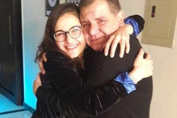 بالصورة: إبنة أصالة تجتمع مع والدها بعد غياب