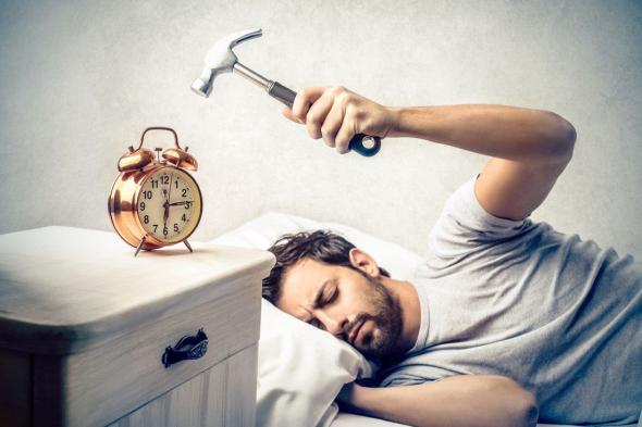 عند الضغط على الـ"Snooze".. هذا ما يحصل لجسمك!