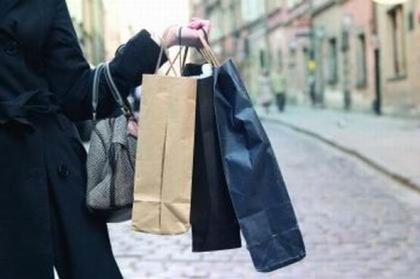 الموت يخطف زوجة فنان لبناني أمام مركز تجاري.. وحالة إبنه خطرة