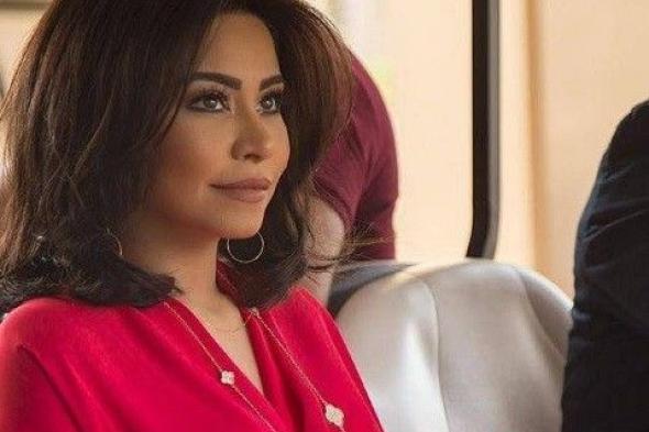 فنانة تنشر صورة لشيرين بملابس النوم في شهر العسل