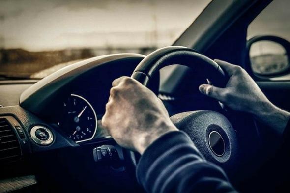 بالفيديو: دهس طفلاً بسيارته.. ولم يكتفِ بذلك!