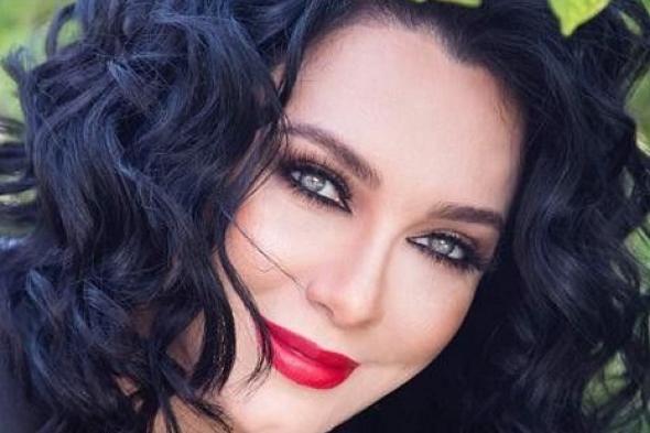سلاف فواخرجي تفاجئ جمهورها بصورة من مراهقتها.. كيف بدت؟