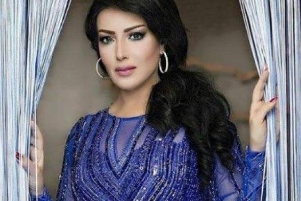 بالفيديو: رغم إظهاره نحافة خصرها.. فستان سمية الخشاب يثير السخرية