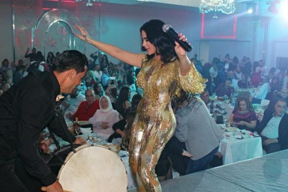 بالصور.. ليال عبود تغني للعشاق في عيدهم