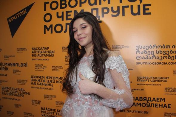 لأول مرة.. طفلة سورية تبهر لجنة برنامج مواهب روسي!