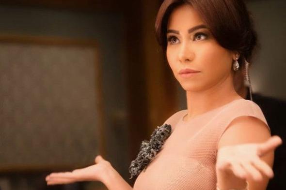شيرين تثير الجدل بصورها الجديدة.. والجمهور يتهمها بحقن خديها!