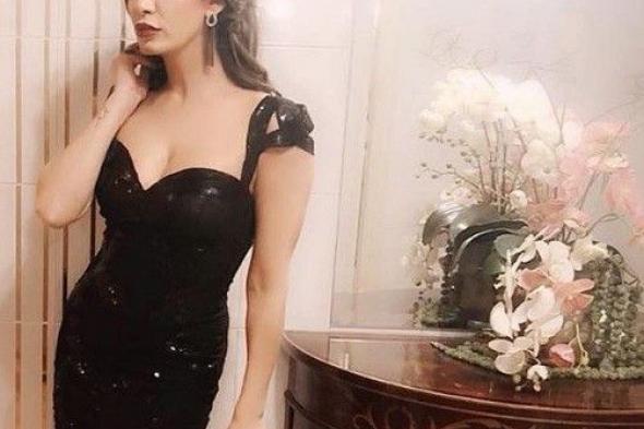 بالفيديو: نادين الراسي مثيرة بفستان مكشوف الصدر.. وتعرّفوا الى خطيبة ابنها