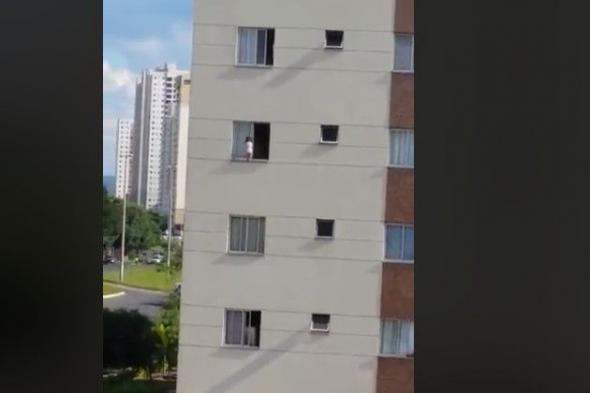 فيديو يحبس الأنفاس.. لا تدعوا نوافذ منازلكم مفتوحة!