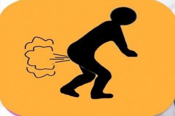 راكب يطلق الغازات بدون توقف ويجبر طائرة قادمة من دبي على الهبوط!