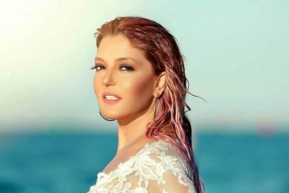 سميرة سعيد ترقص وتثير ضجة.. شاهدوا حركاتها!