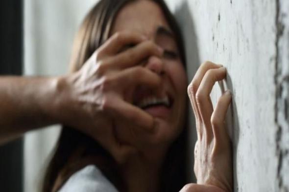 اغتصبها لمدة 6 سنوات.. أم تجبر ابنتها على ممارسة الجنس مع عشيقها