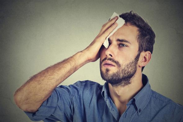 البكتيريا هي التي تسبب رائحة العرق.. استئصال الغدد الحل؟