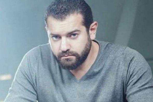بالصور.. عمرو يوسف يفاجئ الجميع باسمه ومهنته على بطاقة الهوية