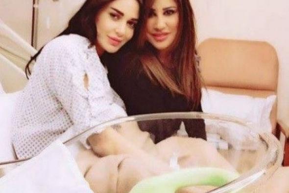 بالفيديو.. ماذا تفعل ابنة سيرين عبد النور مع نجوى كرم؟