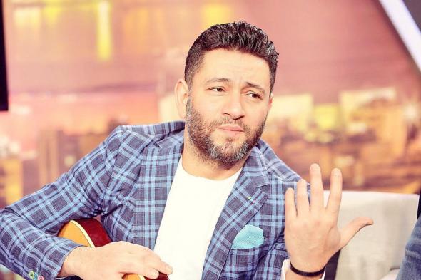 بالفيديو: زياد برجي يتعرض لموقف مضحك على المسرح.. شاهدوا ماذا فعل