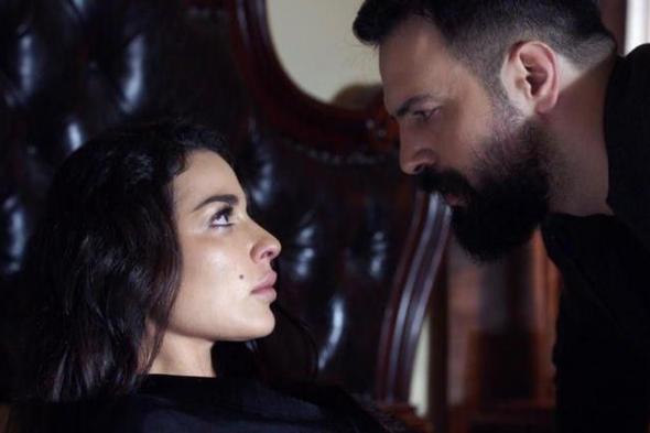 هل وصلت المنافسة بين نادين نسيب نجيم وتيم حسن إلى هذا الحدّ؟