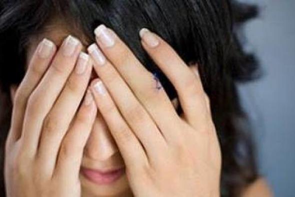 بالفيديو.. مغنيّة تعتدي على أخرى لنزع ملابسها وتصويرها