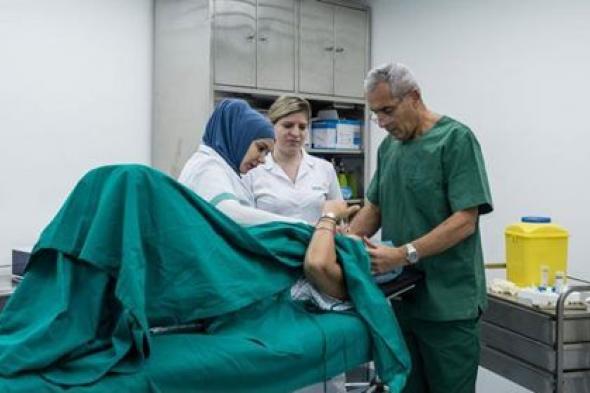 "تجملوا تصحوا".. شعار المصدومين نفسيا في مجتمعات الأزمات