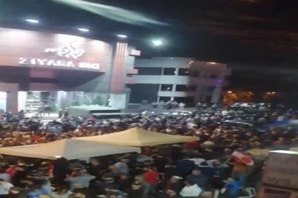هرج ومرج وتضارب في مزرعة يشوع.. ماذا حصل؟ (فيديو) 
#لبنان
#lebanon24
 via @Lebanon24