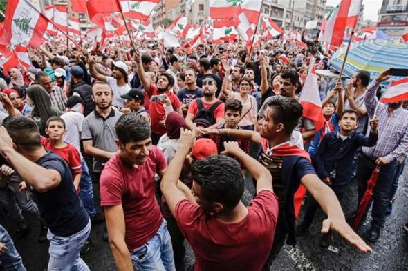 "حراك صور": مخفر المدينة يستدعي عشرات الشباب ويحقق معهم بسبب مواقفهم 
#لبنان
#lebanon24 
 via @Lebanon24