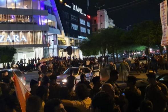 هدوء يسود ساحة تقاطع إيليا والمحتجون عاودوا للتوافد إليها 
#لبنان
#lebanon24
 via @Lebanon24