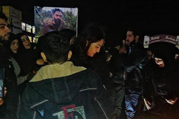 عائلة #علي_علوه وأصدقاؤه أضاؤوا الشموع عند دوار دورس 
#lebanon24

 via @Lebanon24