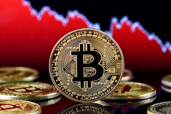 انخفاض سعر بيتكوين في خضم أزمة سوقية غامضة