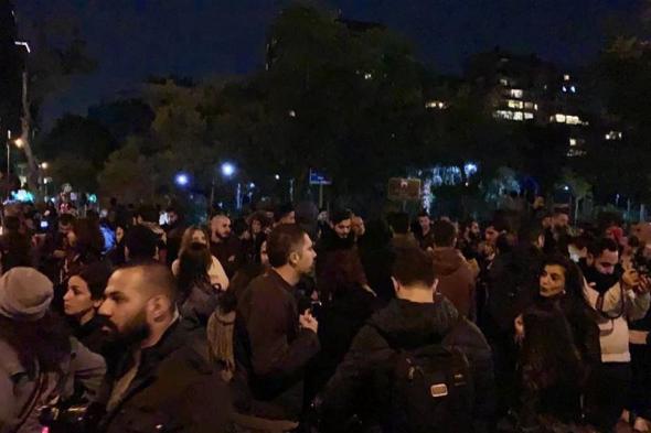 تجمّعات أمام وزارة الداخلية ومدخل مجلس النواب (فيديو) 
#لبنان
#lebanon24
 via @Lebanon24