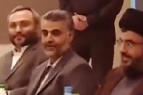مشاهد نادرة.. فيديو لنصرالله وسليماني ومغنيّة على مائدة الغداء 
#lebanon24

 via @Lebanon24