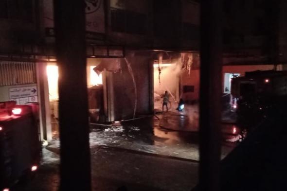 حريق بأحد المستودعات في المنصورية (صور) 
#lebanon24 
 via @Lebanon24