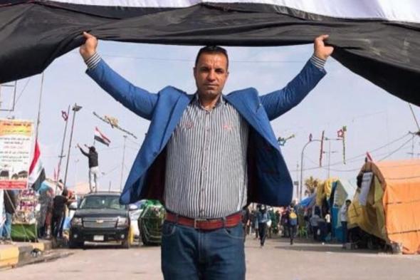 مراسل يبكي زميله أحمد عبد الصمد مباشرة على الهواء (فيديو)
#lebanon24

  via @Lebanon24