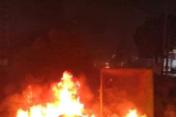 إقفال الطريق عند دوّار البحصاص في #طرابلس بالإطارات المشتعلة (صور) 
#لبنان
#lebanon24
 via @Lebanon24