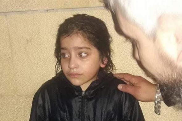 طفلة صغيرة أضاعت أهلها في ساحة الشهداء (صورة) 
#lebanon24

 via @Lebanon24
