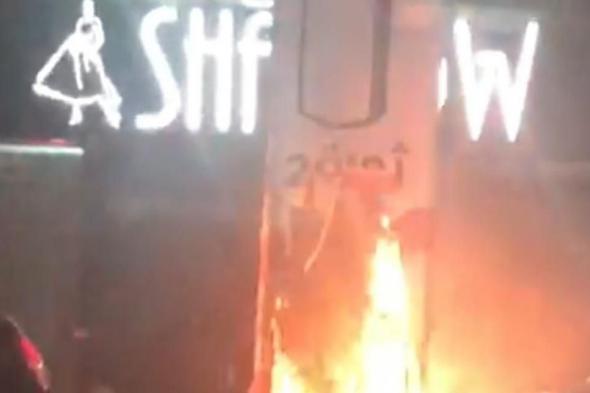 إحراق قبضة "الثورة" في منطقة غزة البقاعية (فيديو)  
#lebanon24
 via @Lebanon24