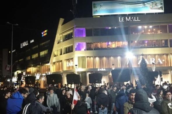 اعتصام في ساحة إيليا احتجاجاً على توقيف 5 ناشطين من حراك صيدا 

#Lebanon24

 via @Lebanon24