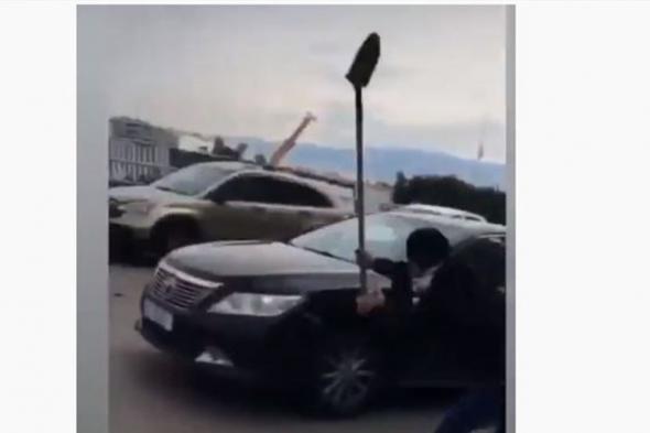 "المخابرات" توقف شاباً ضرب سيارة أحد النواب بالـ"رفش" (فيديو) 
#lebanon24

 via @Lebanon24