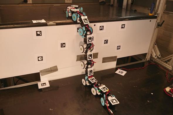 روبوت الأفعى يعبر التضاريس للمساعدة في الكوارث