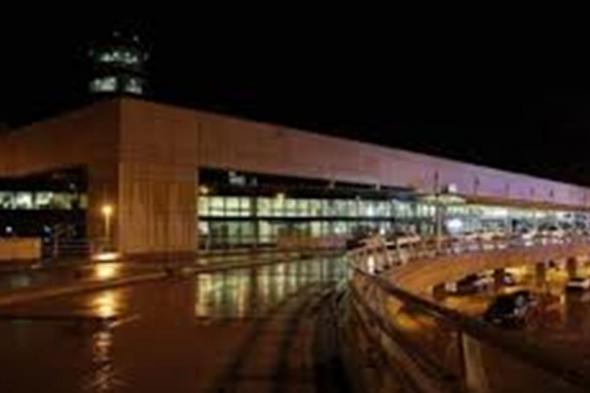 جريح في اشكال امام مدخل مطار بيروت
#لبنان
#lebanon24
  via @Lebanon24