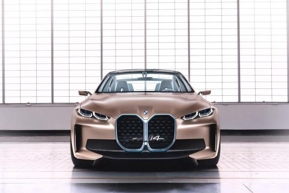 بي إم دبليو تنافس تيسلا عبر سيارتها الكهربائية BMW i4