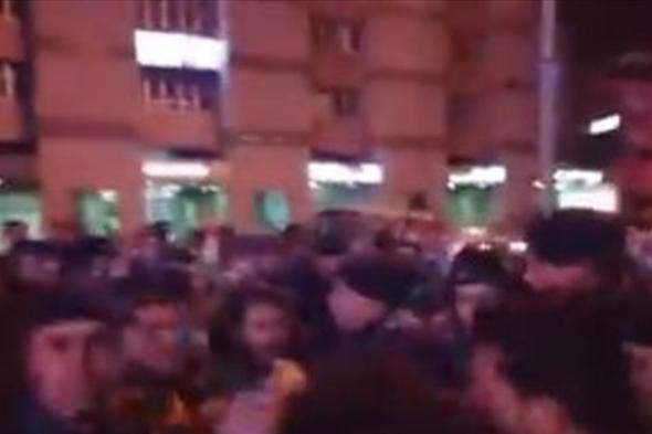 احتكاكٌ بين متظاهرين والقوى الأمنية عند جسر الرينغ (فيديو) 
#Lebanon24

 via @Lebanon24