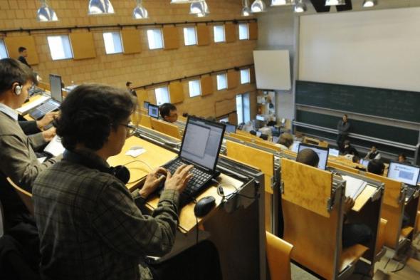 جامعتان أمريكيتان شهيرتان تلغيان الدروس بسبب كورونا