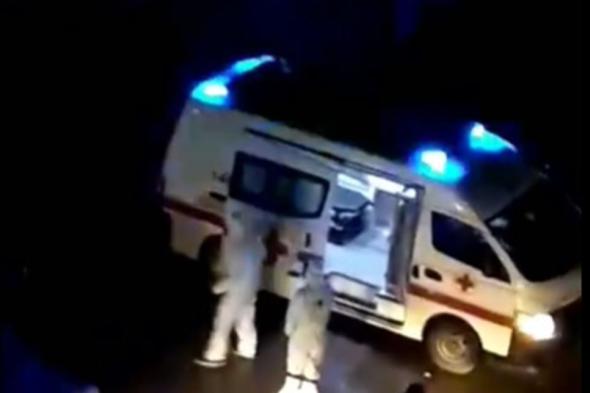 نقل المصاب بكورونا من جبل محسن إلى مستشفى الحريري للحجر وتلقي العلاج (فيديو) 
#لبنان
#lebanon24
 via @Lebanon24