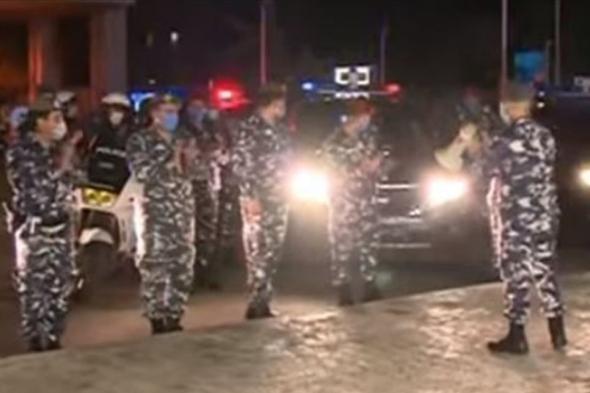 من "قوى الأمن".. تحية "عسكرية" للطاقم الطبي في مستشفى الحريري 

#lebanon24

 via @Lebanon24