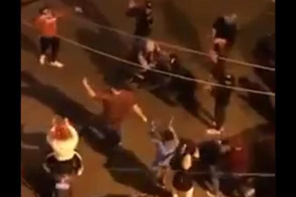 مخالفة لحظر التجوّل.. شبان يرقصون وسط الشارع في طريق الجديدة! 

#Lebanon24

 via @Lebanon24